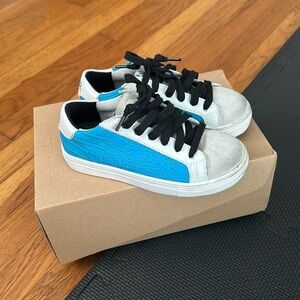 Boy P448 Round Tip Low Top Sneakers Blue Black White Size 29
